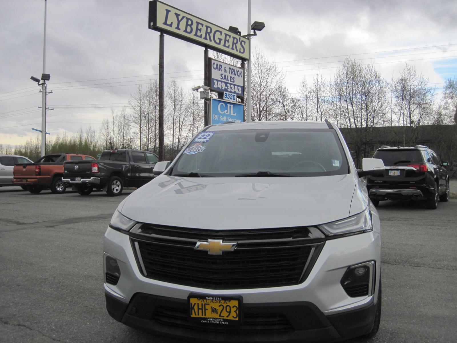 2022 silver /black Chevrolet Traverse LT AWD (1GNEVHKW0NJ) , automatic transmission, located at 9530 Old Seward Highway, Anchorage, AK, 99515, (907) 349-3343, 61.134140, -149.865570 - Nice Chevrolet Traverse LT AWD, Leather seat, 4 bucket seats, come take a test drive. - Photo #2